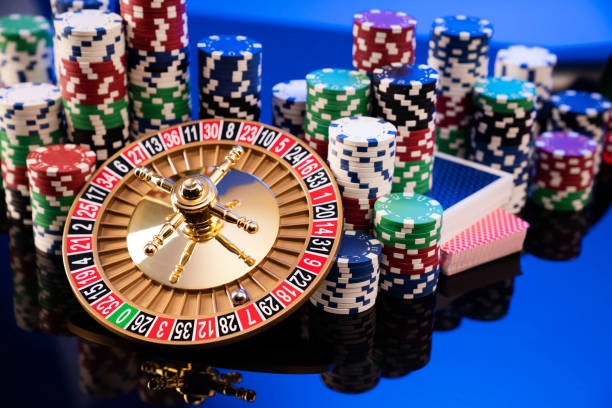 menara play platform interface showing slot games and live tables